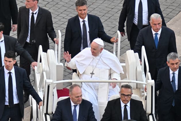 Der Rat des Papstes an Mütter, bis ihr Sohn das Nest verlässt.