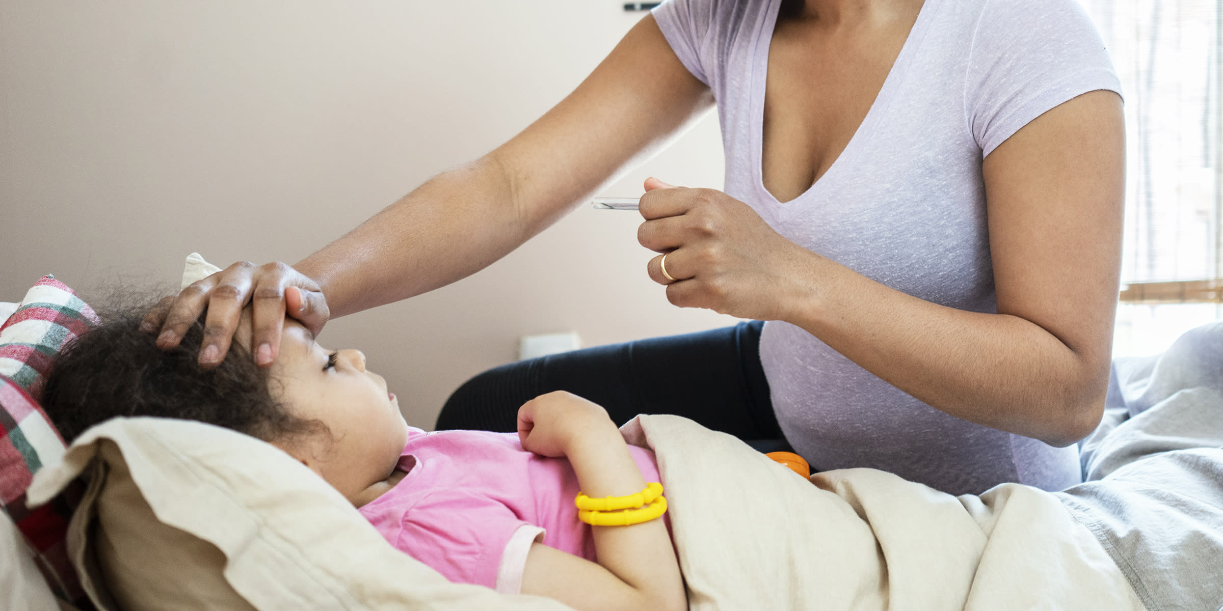 what are the first symptoms of coronavirus in toddlers