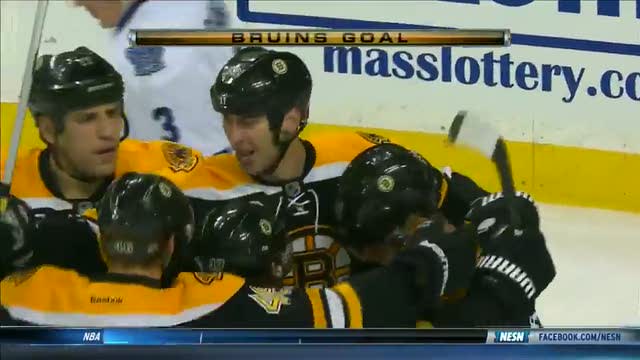 Zdeno Chara puts home the rebound