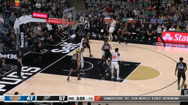 Malaki Branham with an assist vs the New York Knicks