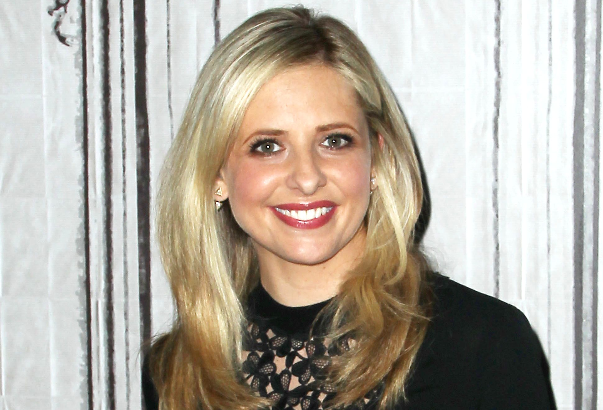 Элис фини я лгу. Сара Мишель Геллар. Sarah Michelle Gellar. Сара Мишель Геллар 2022. Сара Мишель Геллар сейчас.