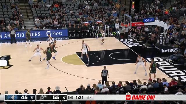 Rudy Gobert with an alley oop vs the San Antonio Spurs