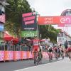 Giro d'Italia, Greipel vince la tappa e domani abbandona. Jungels in rosa