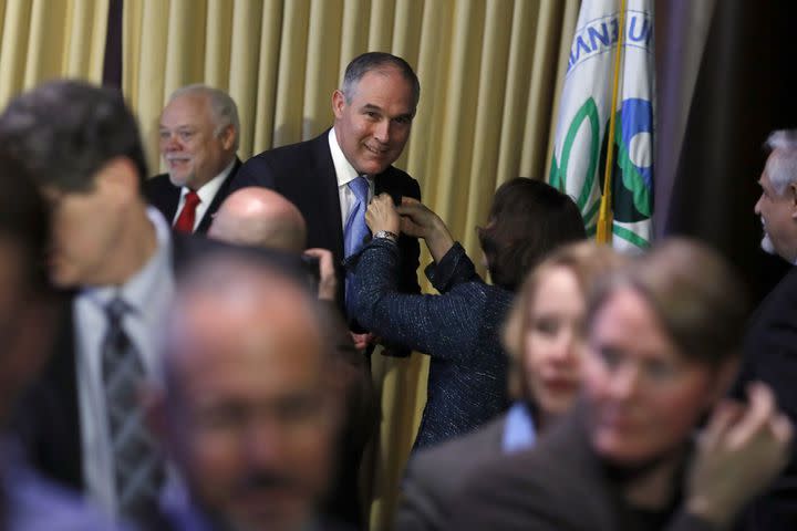EPA&#39;s Scott Pruitt enters a hotbed of anti-Trump resistance: his own agency