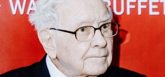 
Buffett Praised Apple After Trimming It, Drops Paramount Stake