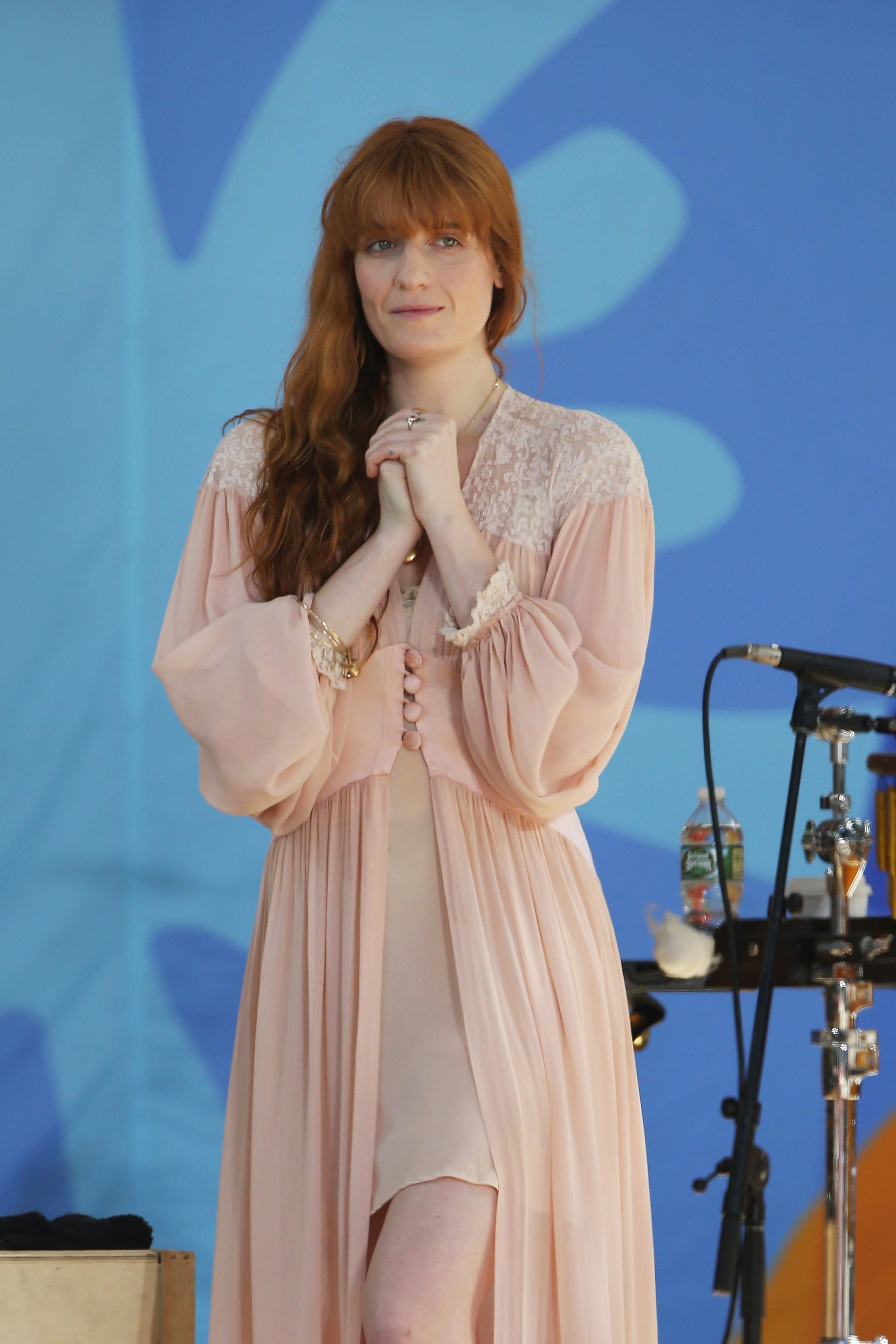 Song To Song Florence Welch / The 10 best Florence + The Machine songs - AXS - Florence welch is penning tunes for a broadway musical version of the great gatsby, being backed by warner music group billionaire len blavatnik and onetime epic records head amanda ghost.