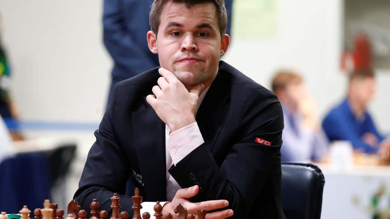 Hans Niemann's chess cheating scandal looms over his play at U.S.
