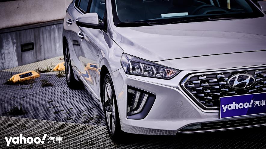 竟是富有玩味樂趣的超經濟都會通勤車！2021 Hyundai Ioniq Hybrid試駕體驗！ - 3