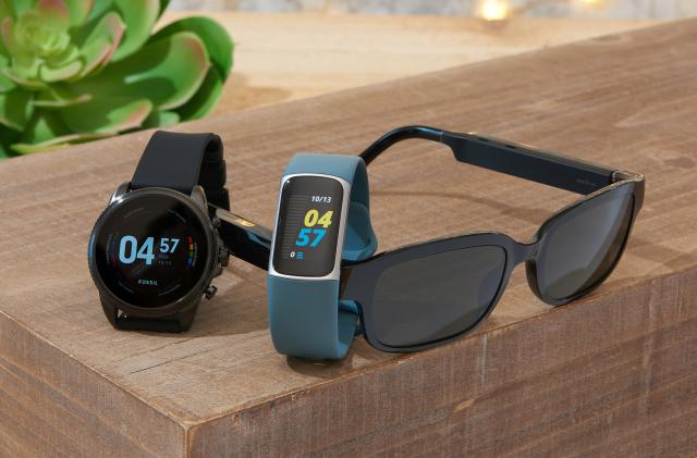 Wearables for the Engadget 2021 Holiday Gift Guide.
