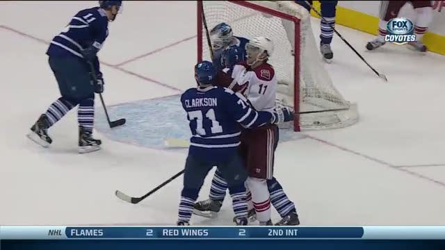 Martin Hanzal gets the Coyotes on the board