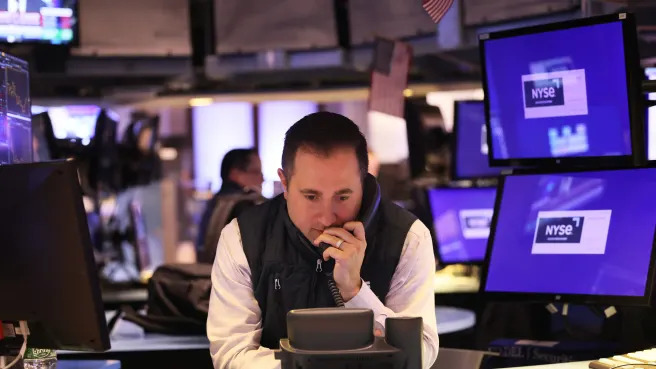 Stocks edge higher as Dow tries to extend win streak