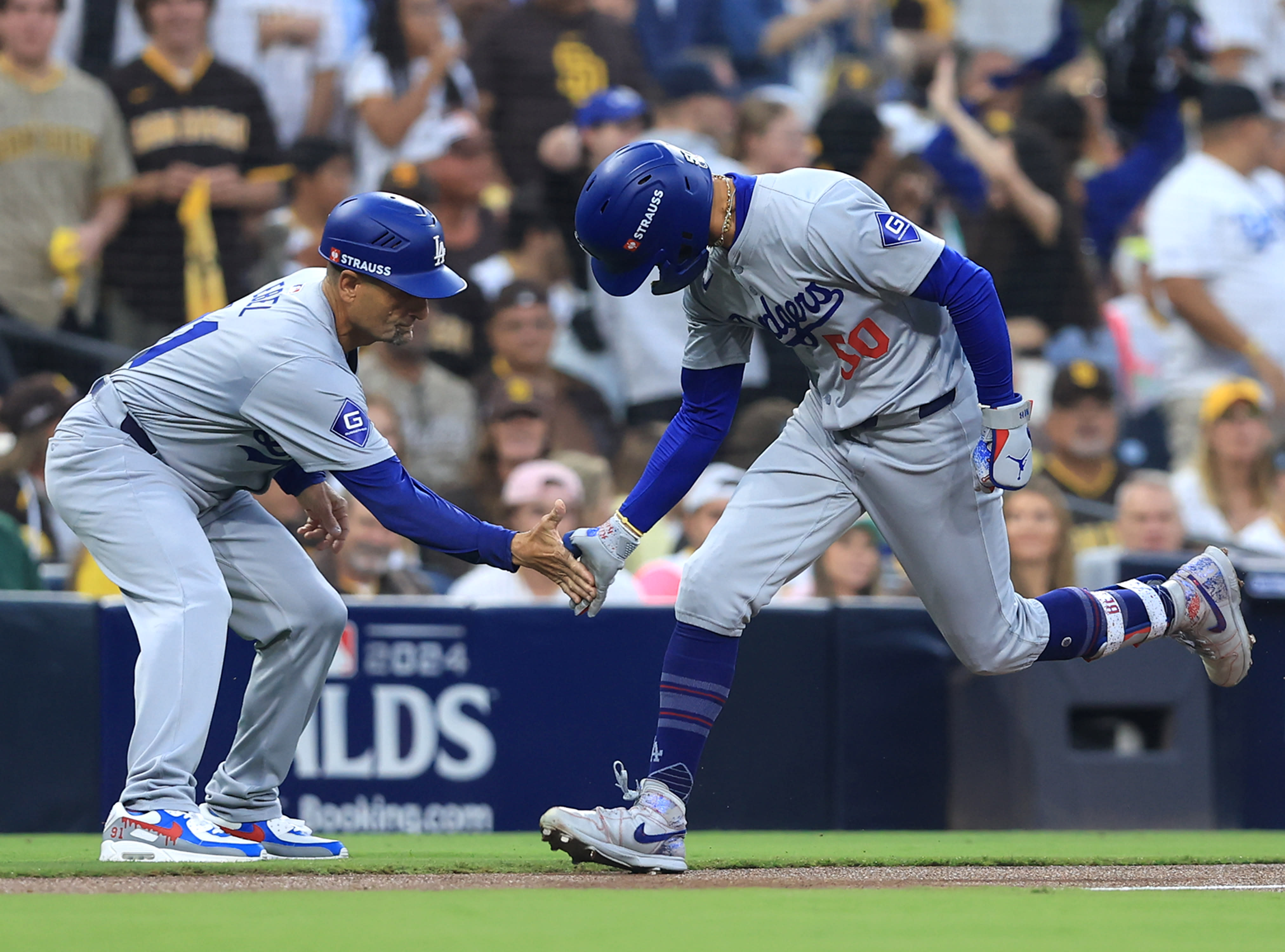 Live NLDS updates: LA's stars showing up in must-win Game 4 in San Diego