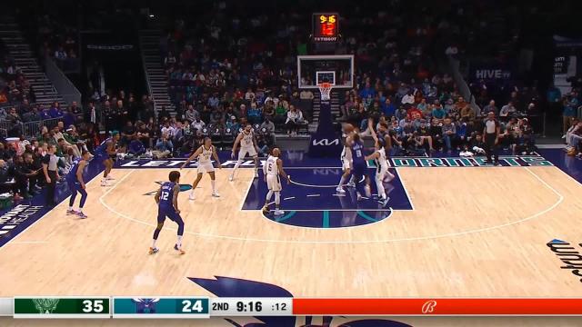 Nick Richards with a dunk vs the Milwaukee Bucks