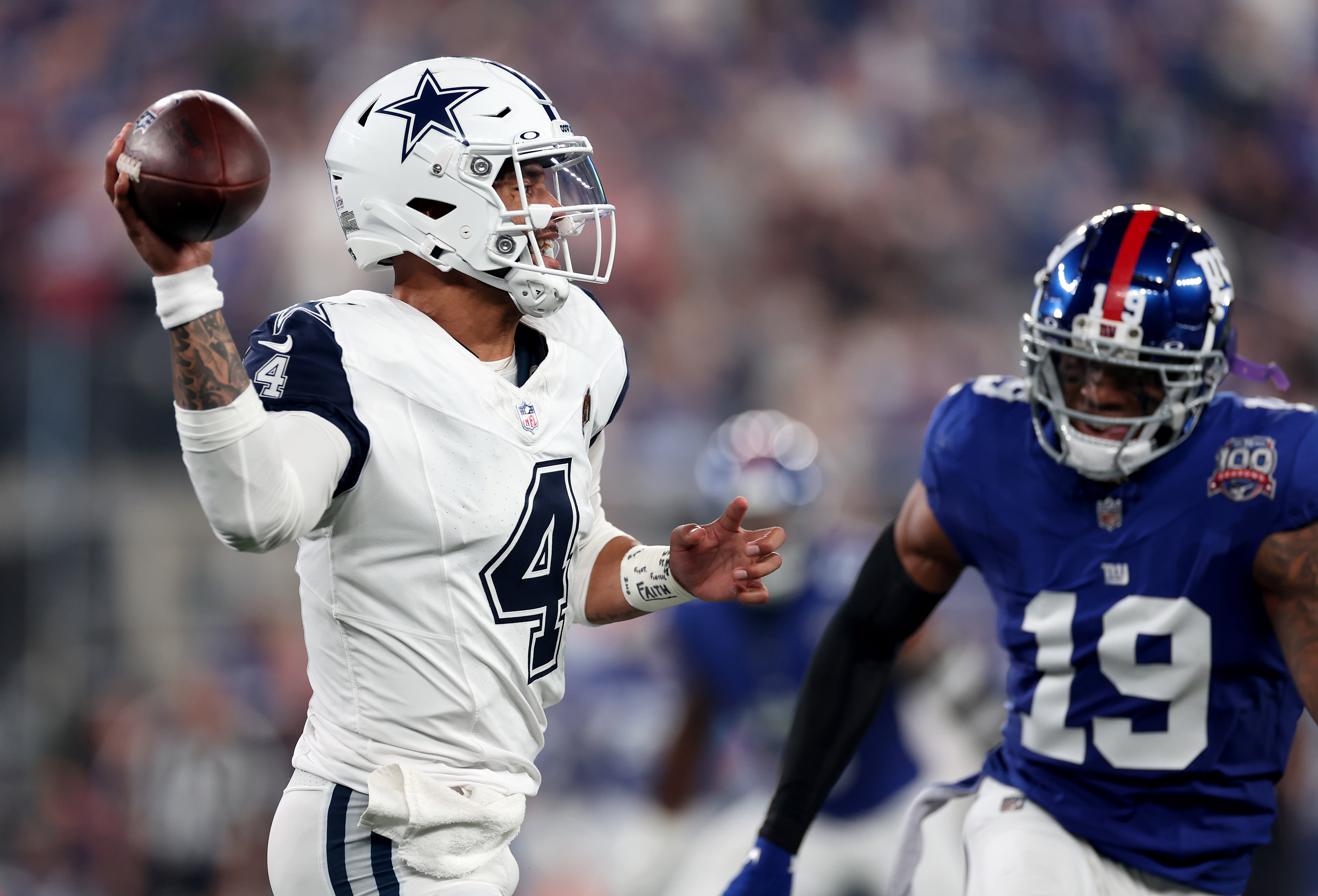 Follow live: Cowboys seek 7th straight win over rival Giants