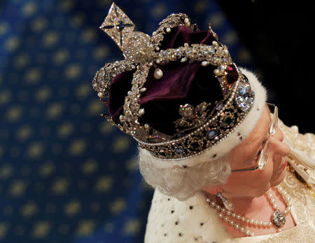 Horrible carriage, unwieldy crowns: Queen Elizabeth's ...