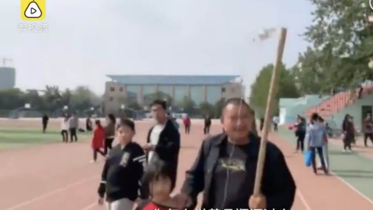 Chinese Father Takes Daughter 10 To Top School S Open