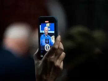 (Bloomberg) -- When President Joe Biden returned to the White House after delivering his State of the Union address, 23-year-old TikTok influencer Awa Sanneh joined roaring cheers alongside administration staffers gathered on the mansion’s back porch.Most Read from BloombergBHP’s $39 Billion Copper Play Was Years in the MakingFed Repricing Gives Rise to New Equities Playbook in AsiaApple Intensifies Talks With OpenAI for iPhone Generative AI FeaturesThe Long, Slow Death of Urban NightlifePlungin