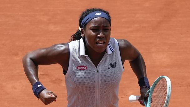 Gauff rallies against Jabeur, will face defending champion Swiatek in French Open semis