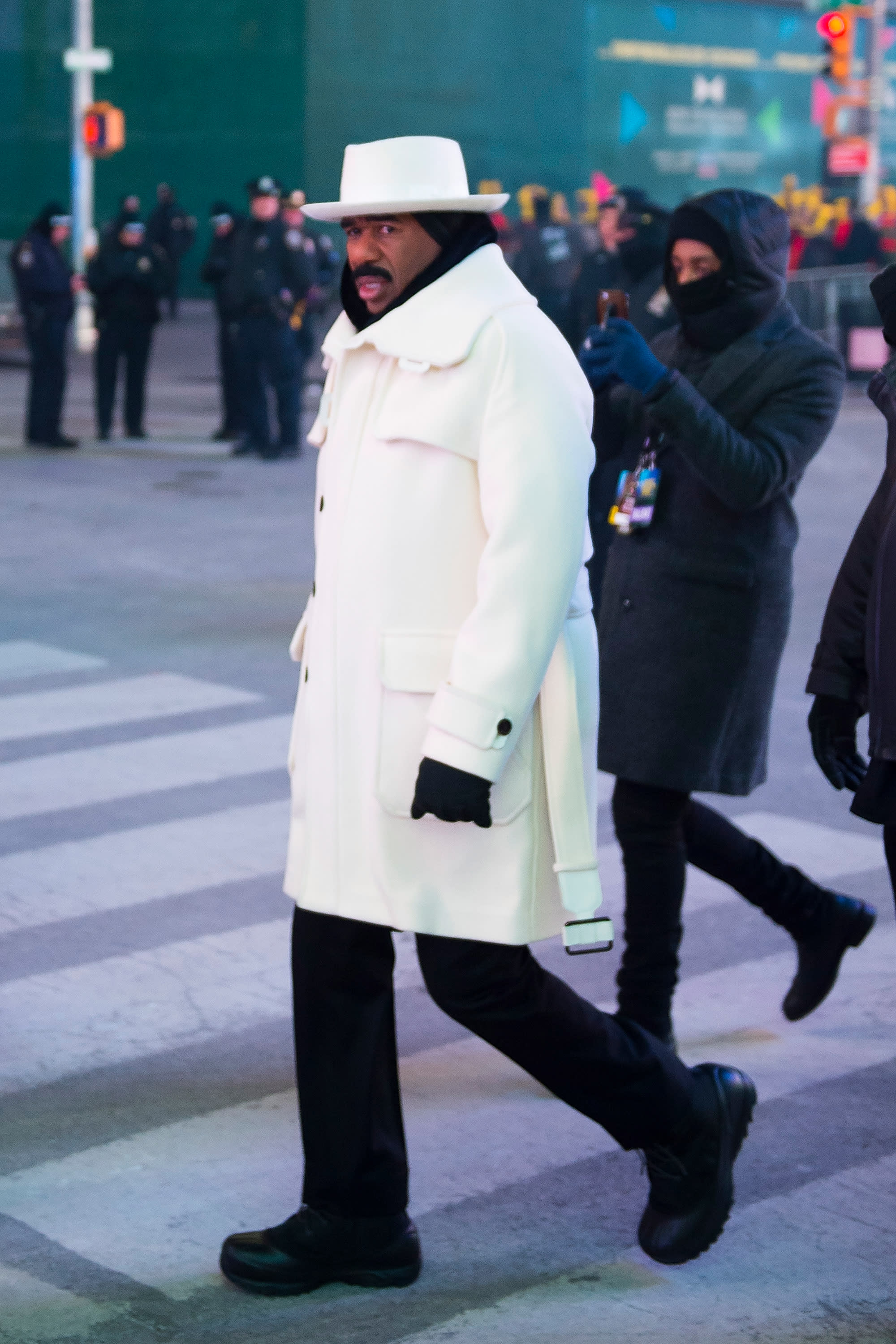 Steve Harvey New Year's Eve outfit [Video]