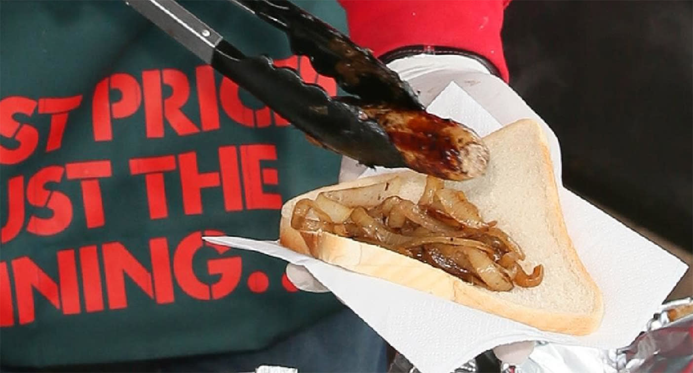 Bunnings changes sausage sizzle over safety concerns