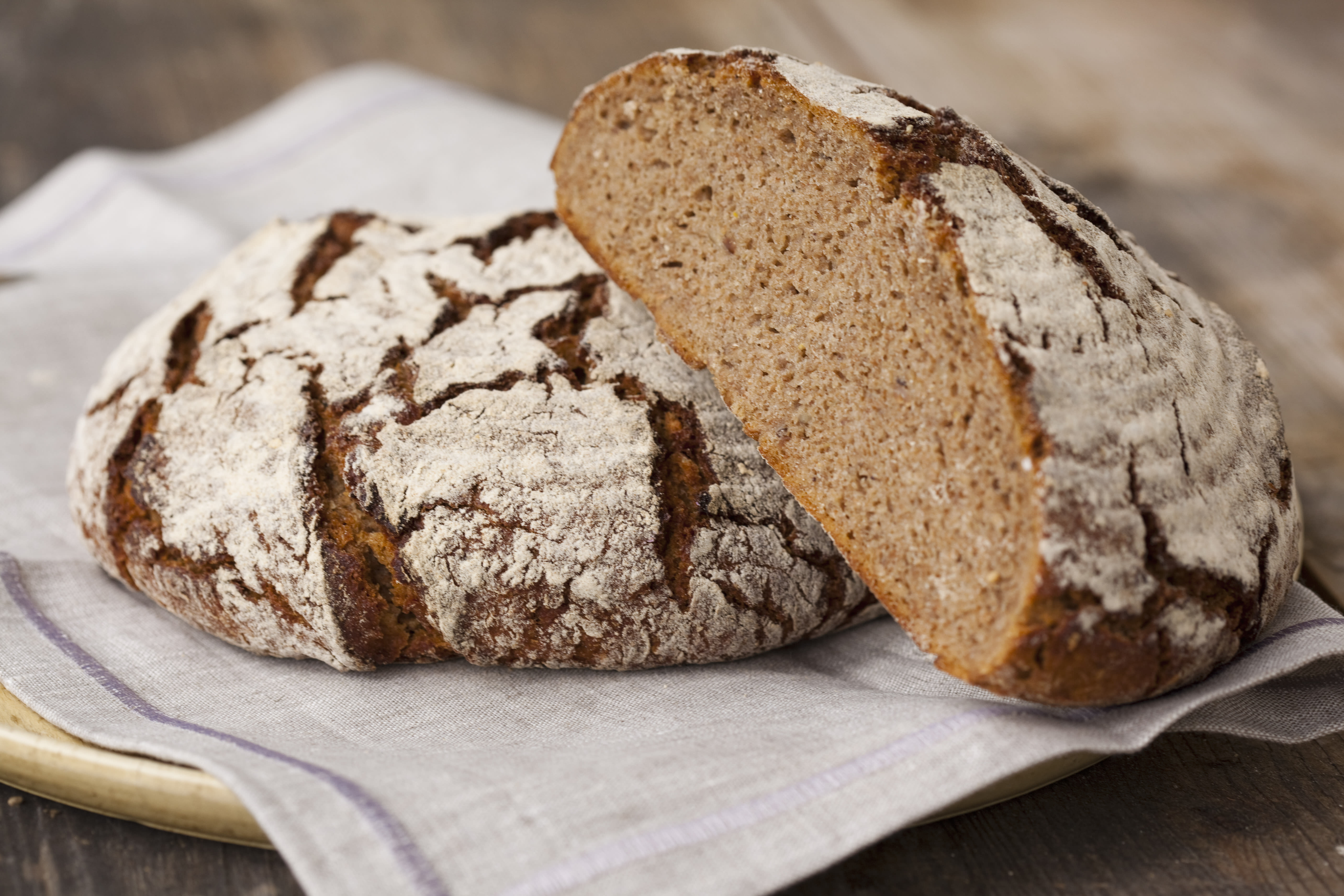 Simpler Trick für Brot: Aus trocken und hart mach frisch und weich