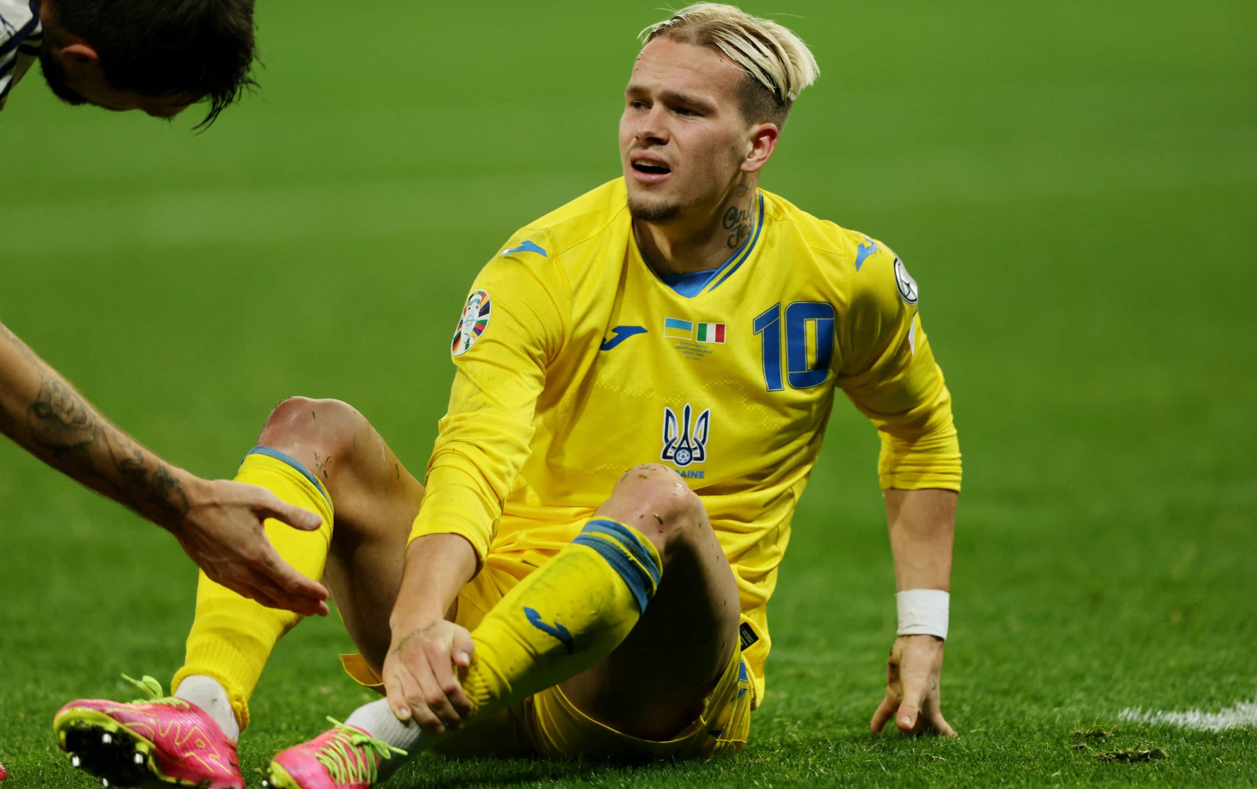 Ukraine fury after Mykhailo Mudryk denied penalty against Italy