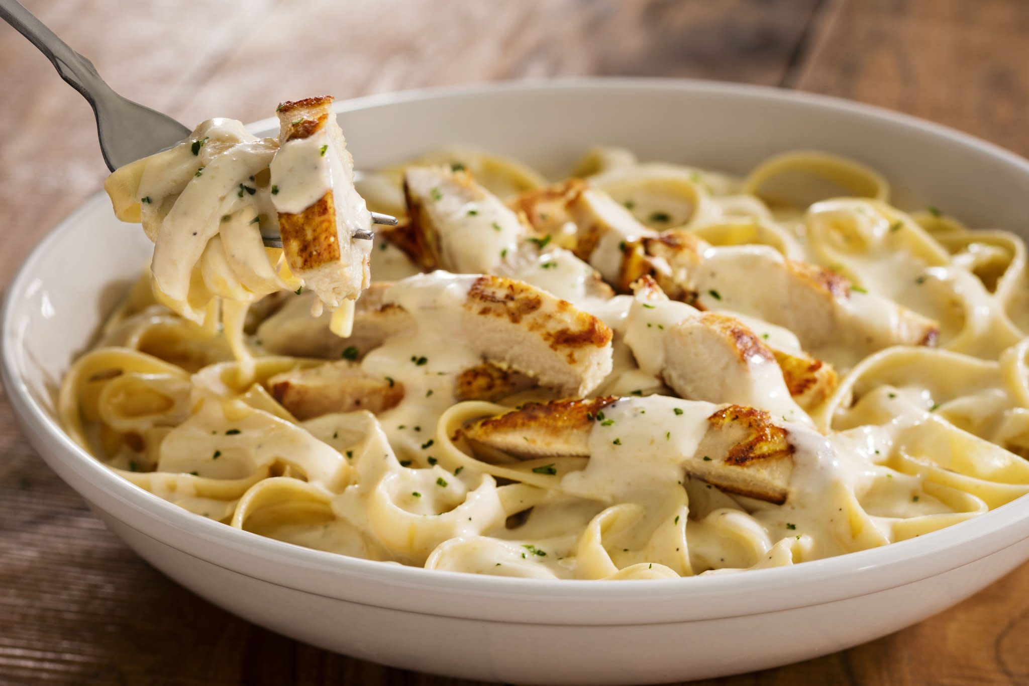 The Surprising Story Behind Olive Garden S Famous Alfredo Sauce