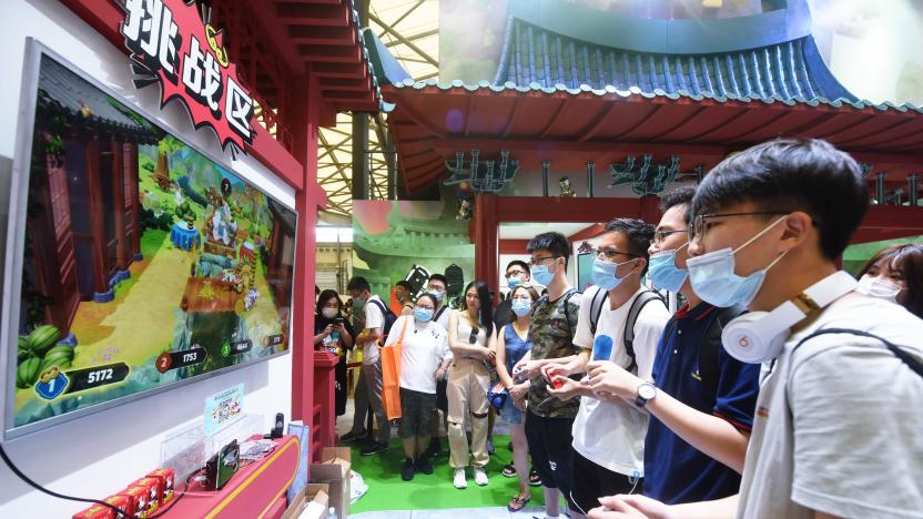 SHANGHAI, CHINA - JULY 31: Visitors play a video game during the 2020 China Digital Entertainment Expo & Conference (ChinaJoy) at Shanghai New International Expo Center on July 31, 2020 in Shanghai, China. (Photo by Long Wei/VCG via Getty Images)