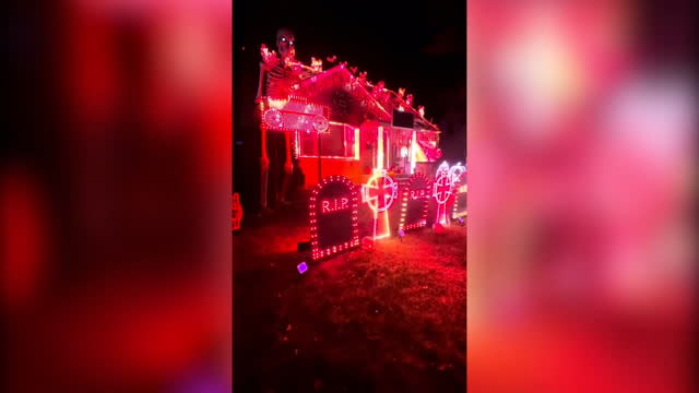 La famille dépense 44 500 £ pour des décorations d’Halloween qui incluent un spectacle de lumière synchronisé