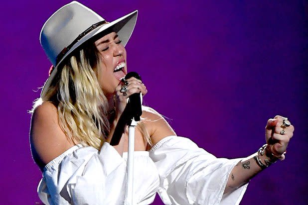 Miley Cyrus Tears Up During Emotional ‘malibu Billboard Music Awards