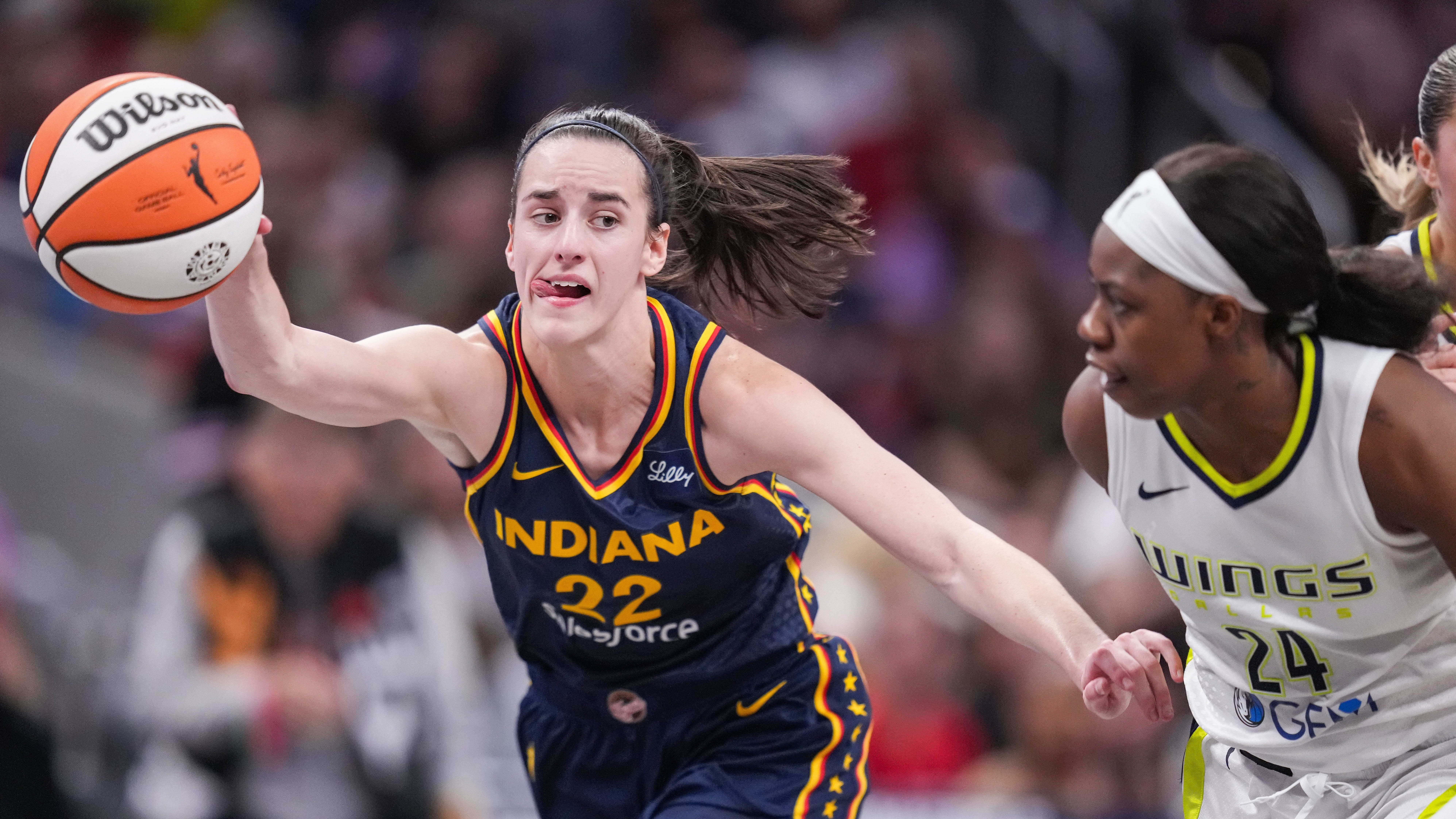 Caitlin Clark breaks WNBA rookie scoring record with career day