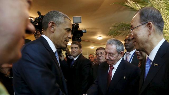 Raw: Historic Handshake Between Obama, Castro