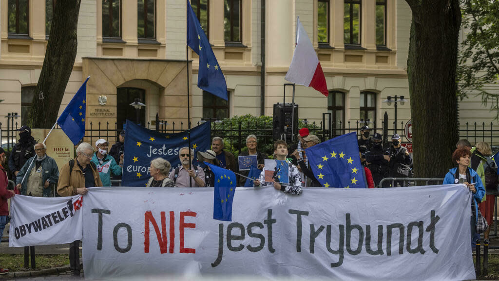 Sąd Najwyższy w Polsce orzeka przeciwko prymatowi prawa unijnego i pogłębia spór z Brukselą