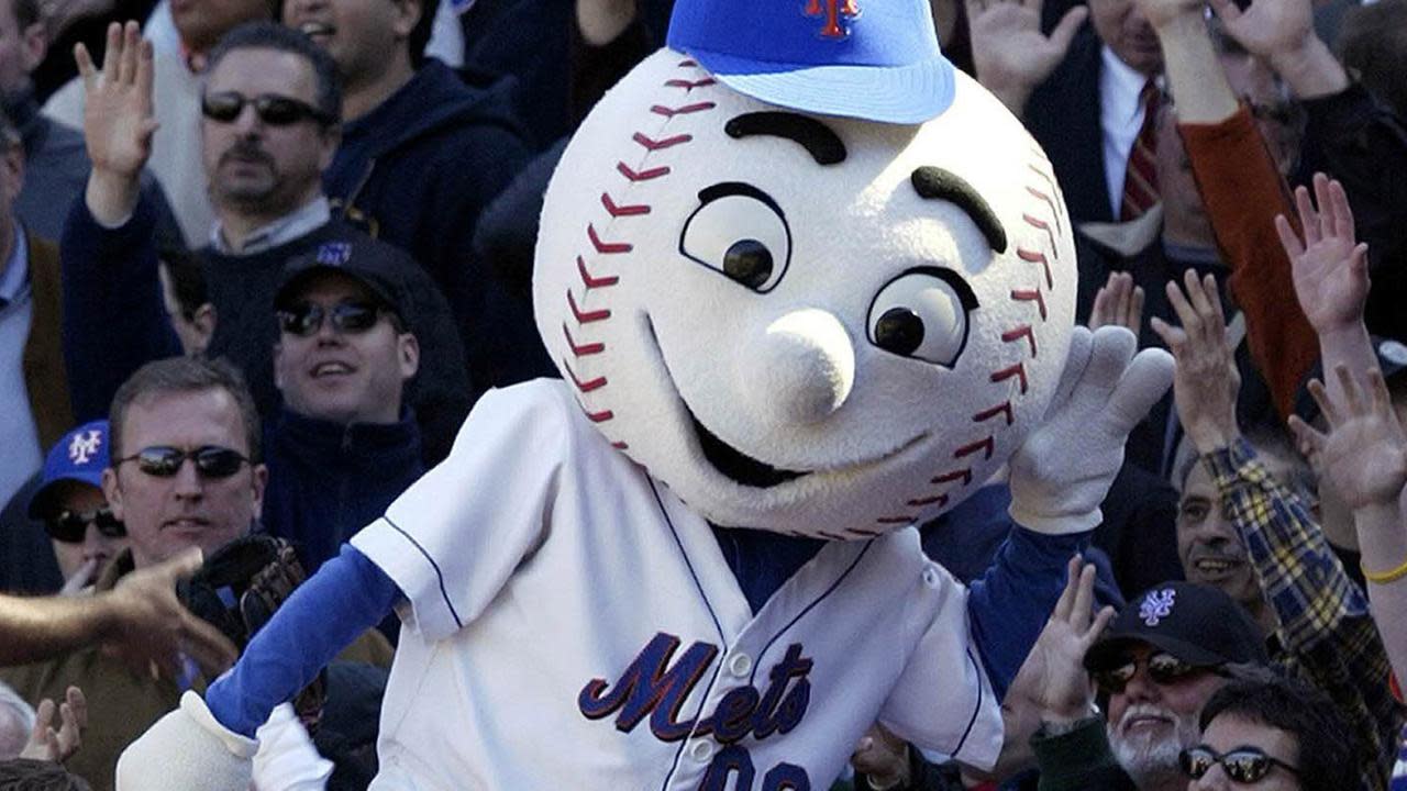 Mr. Met fired after giving middle finger to fans - Los Angeles Times