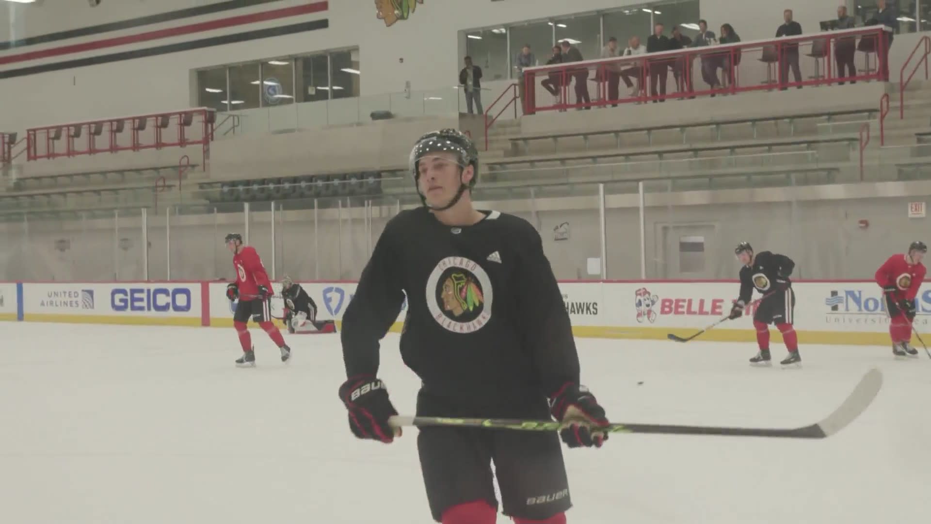 New faces on the Blackhawks prepare to begin preseason - CBS Chicago