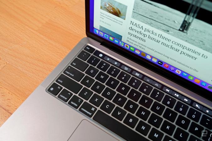 Macbook Pro 13 Inch Review M2 2022 Pro In Name Only Engadget 