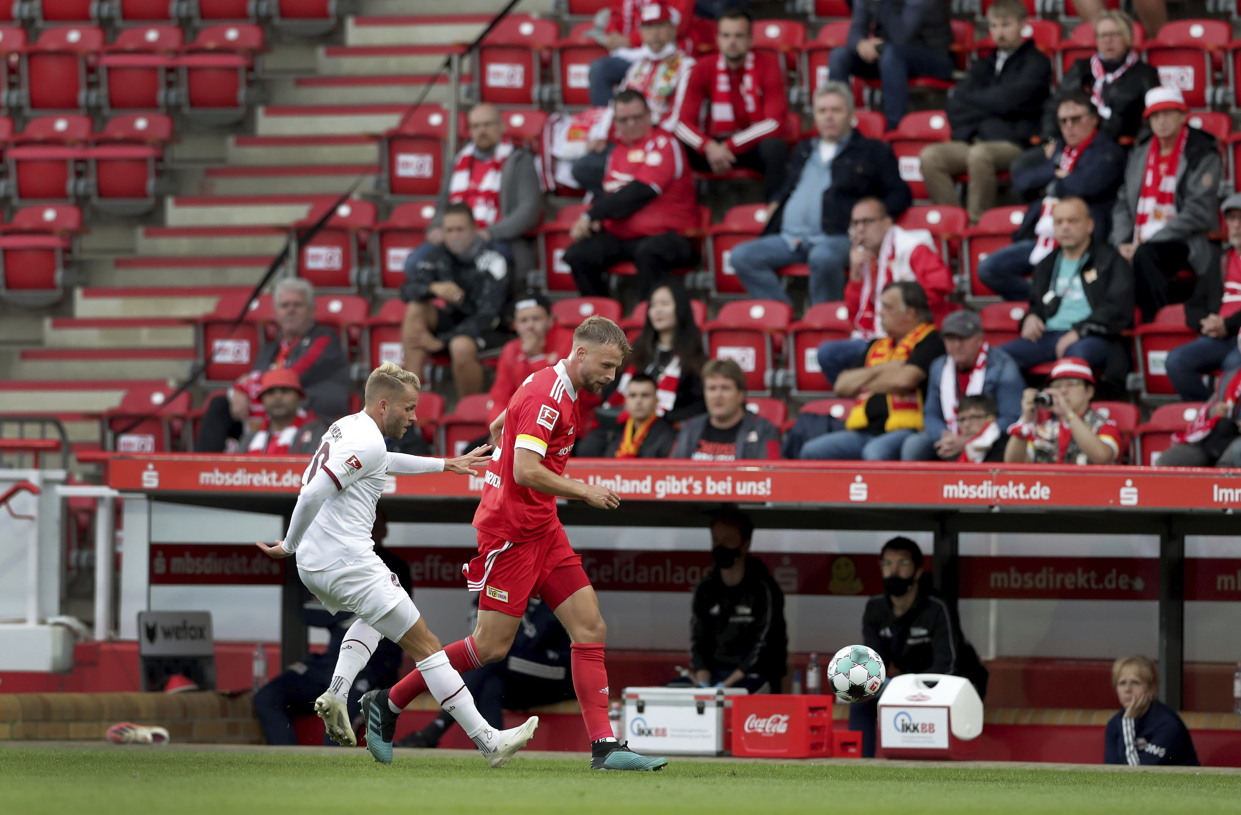 Union Berlin hosts 4,500 soccer fans amid pandemic