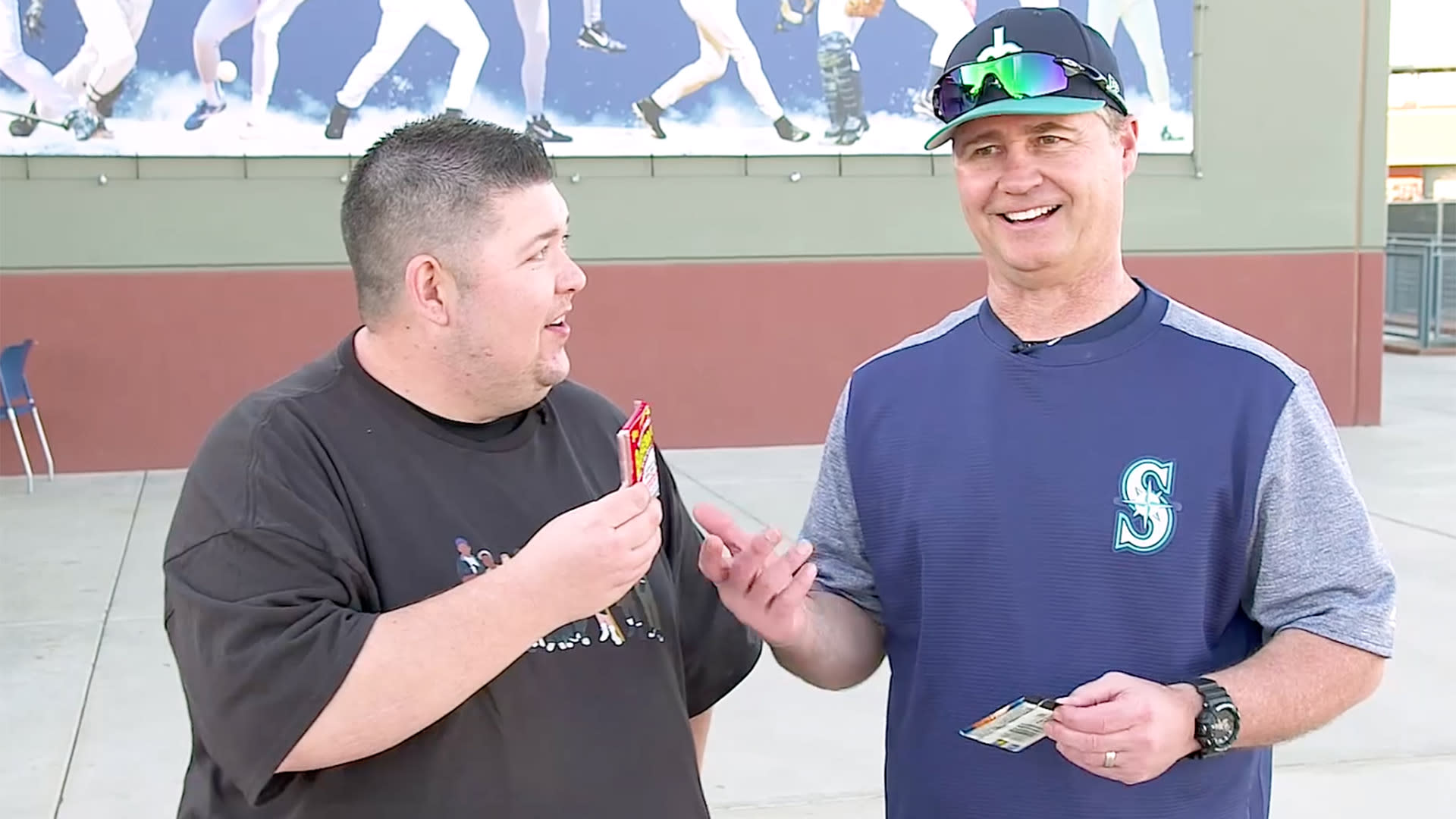 Mariners manager Scott Servais loves the teammates, hates the gum on 'Old  Baseball Cards