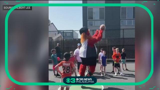 Philadelphia Flyers mascot 'Gritty' debuts (photos, video