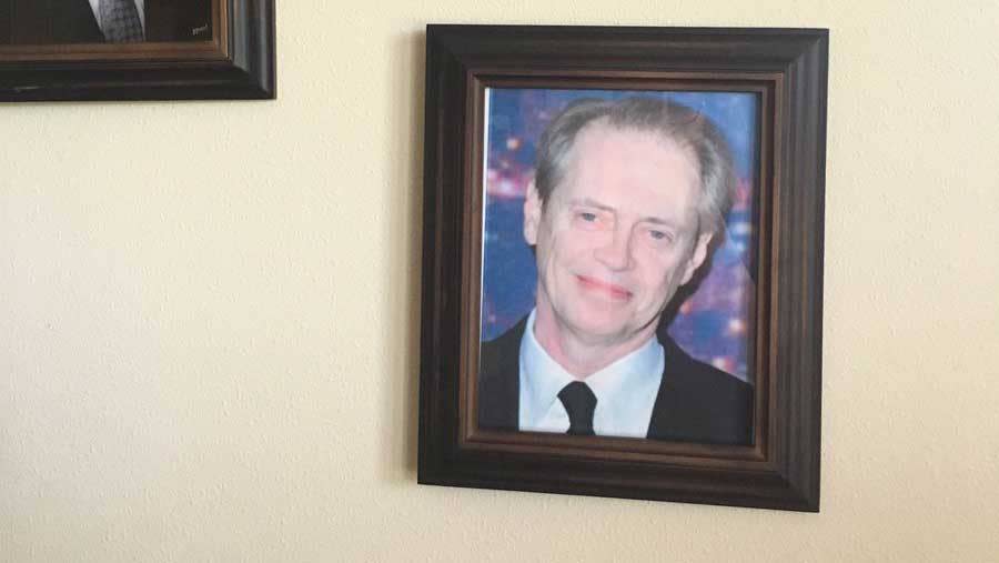 Son secretly replaces mother s family photos with pictures of