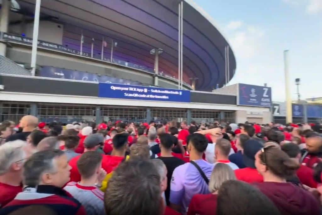 Les supporters de Liverpool empêchés de participer à la finale de la Ligue des champions et « gaz lacrymogènes » par la police française