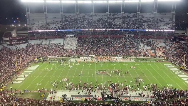 WATCH: South Carolina football fans storm the field after upsetting No. 5 Tennessee Vols