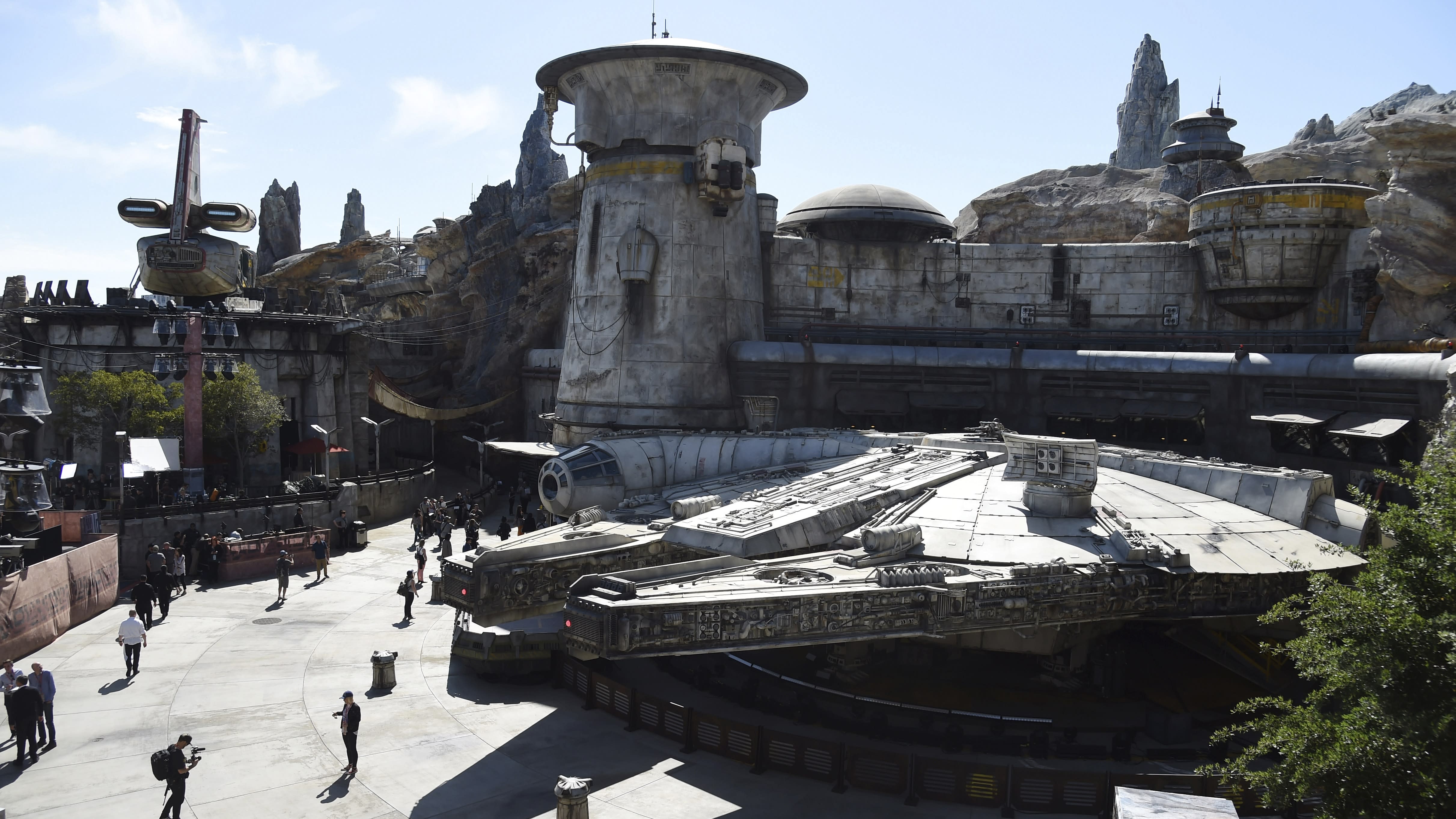 Disney offers glimpse inside new Star Wars theme park attraction