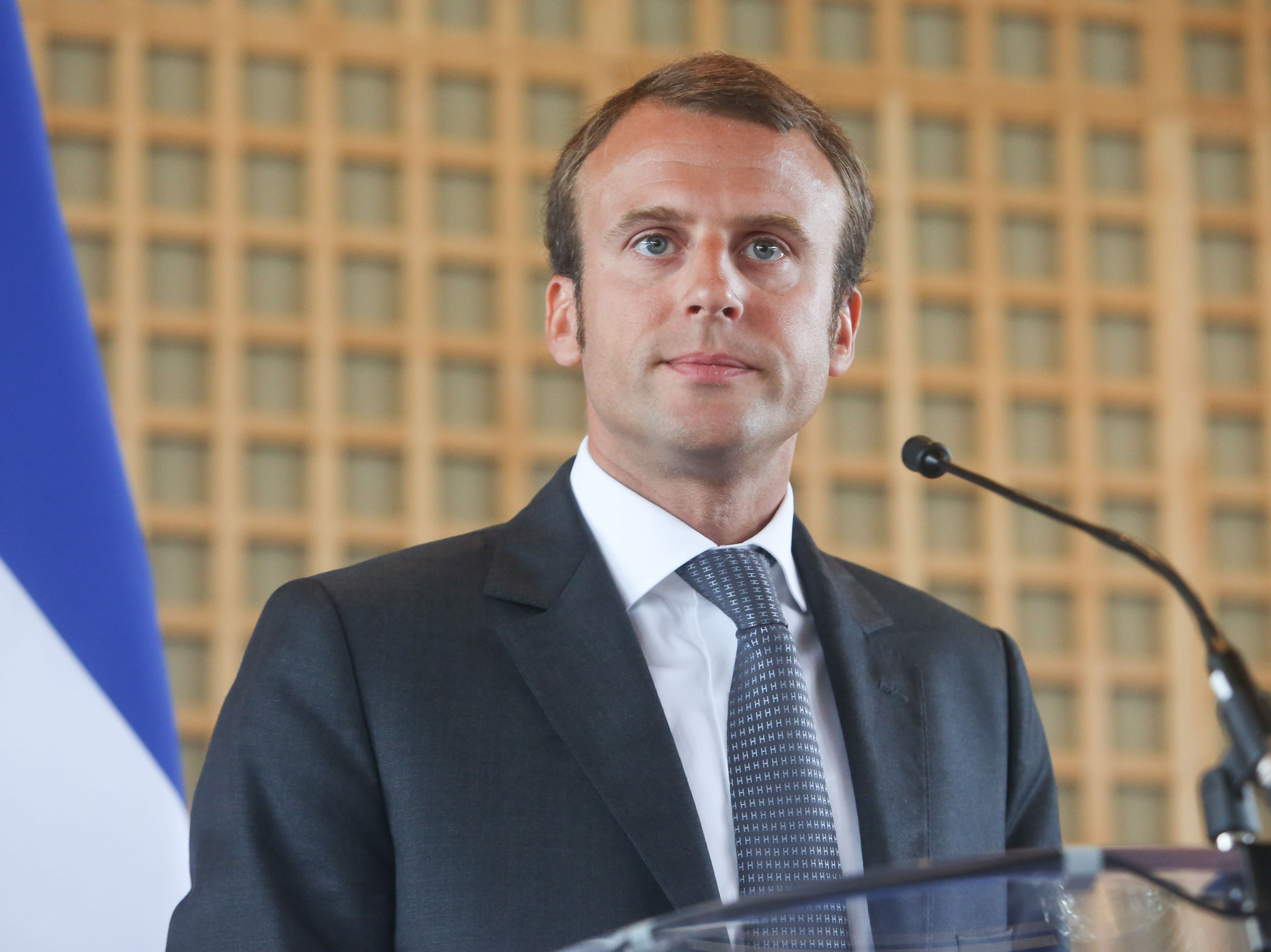 Emmanuel Macron dévoile ses revenus : l'ancien banquier ...