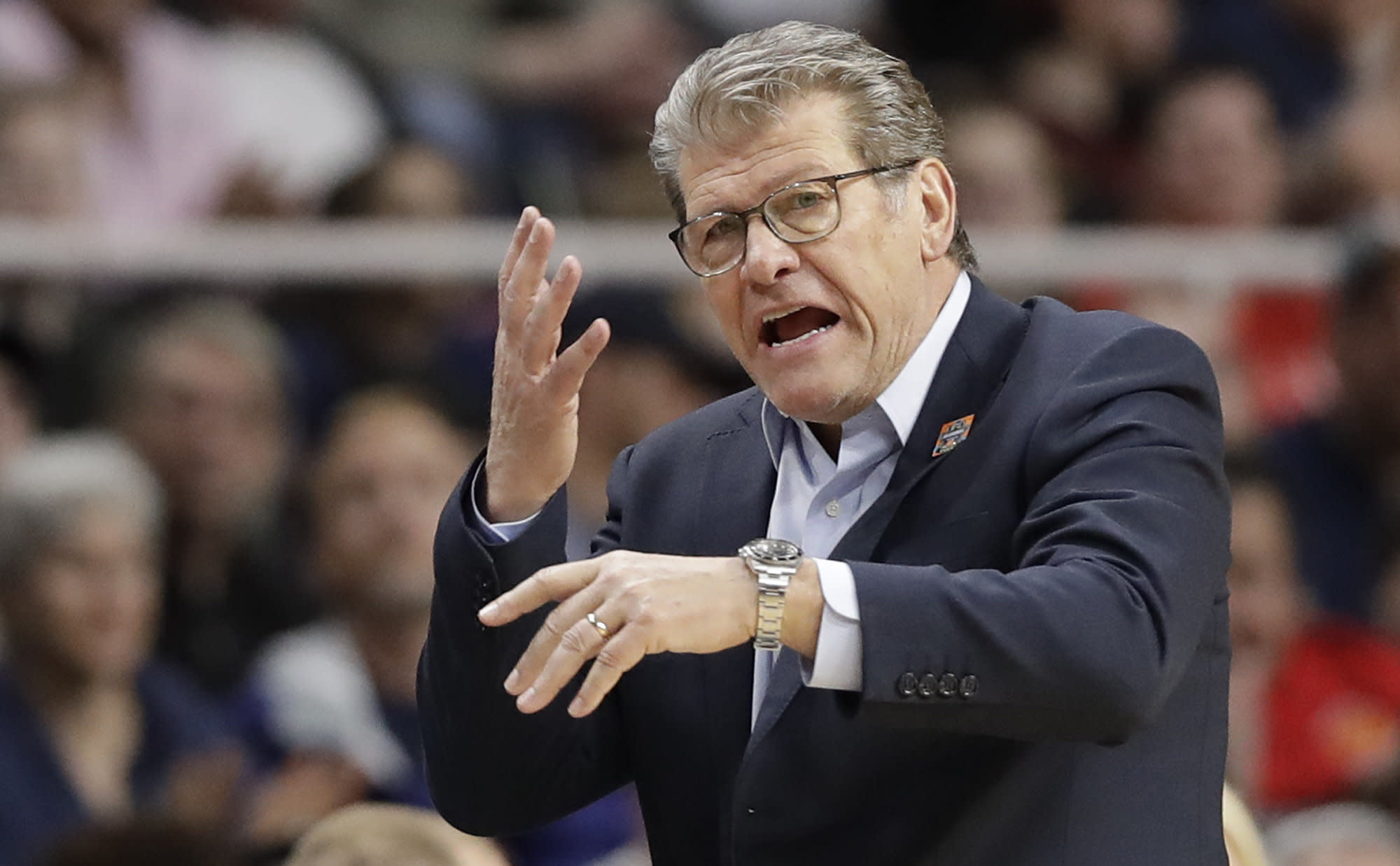 Geno Auriemma talks coaches crossing the line