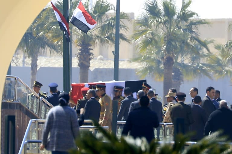 Картинки по запросу "Hosni Mubarak: Egypt holds military funeral for ousted president"