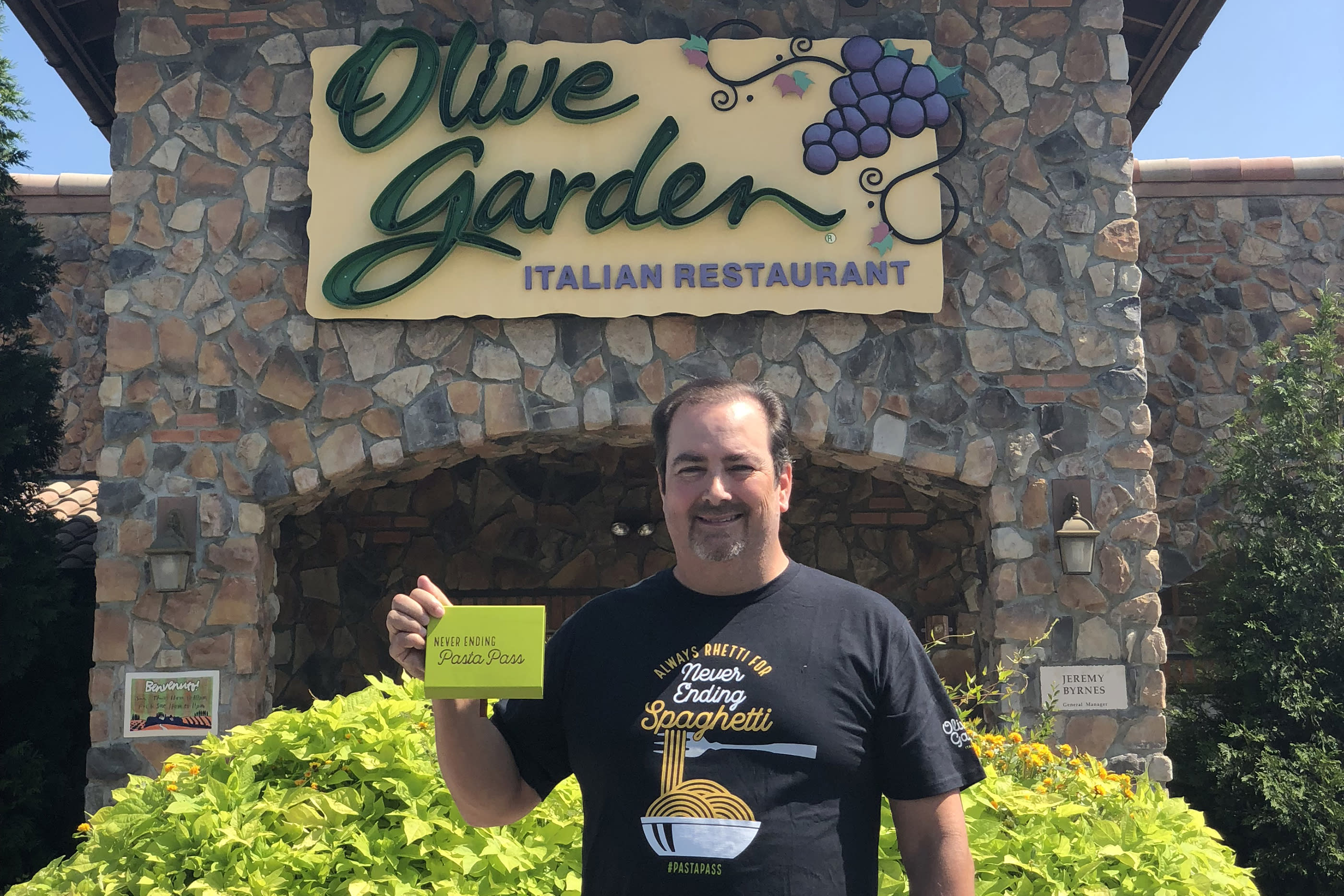 I Bought An Olive Garden Unlimited Pasta Pass And It S Going To