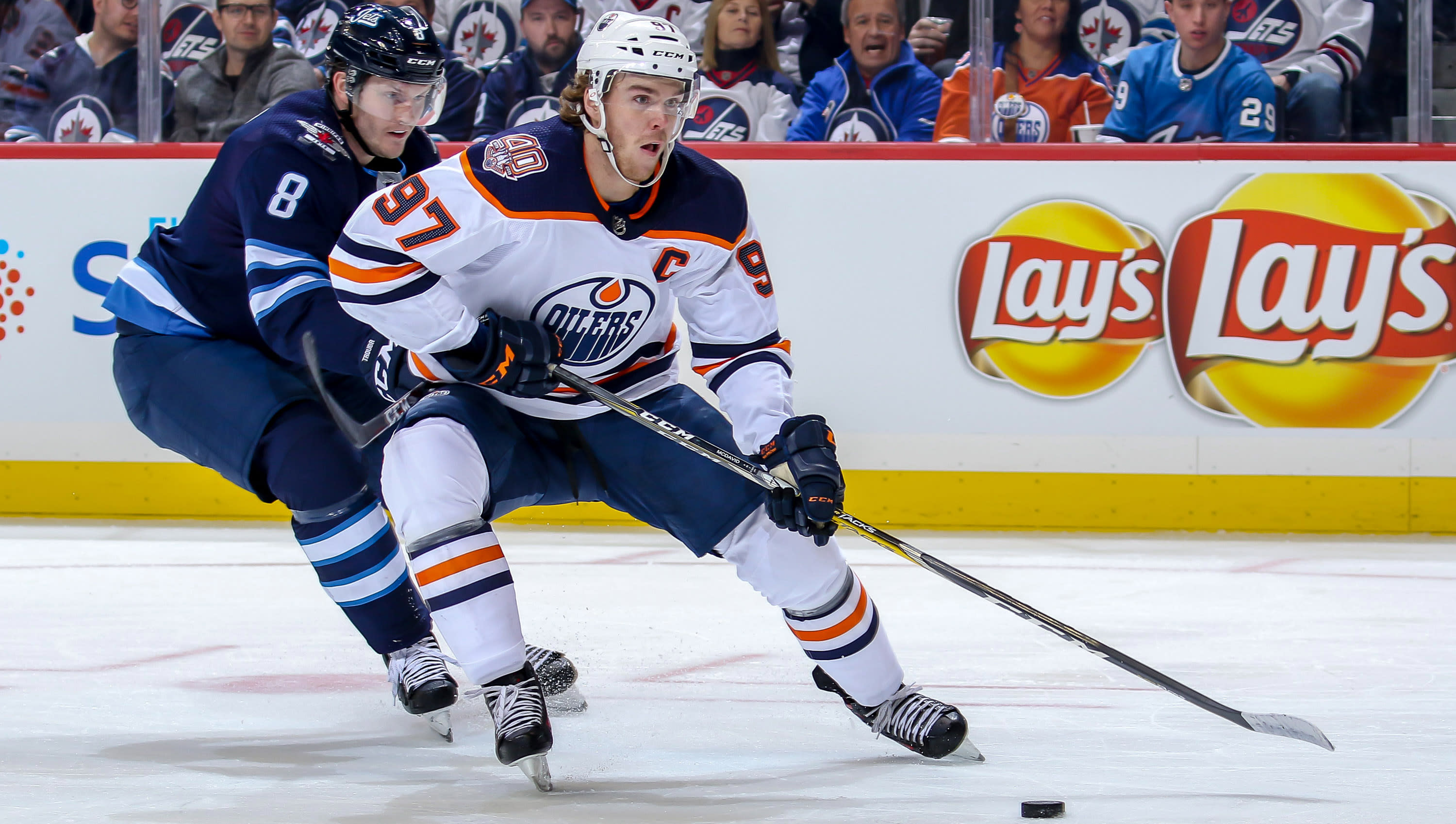 Connor McDavid proves to be a one-man team... again