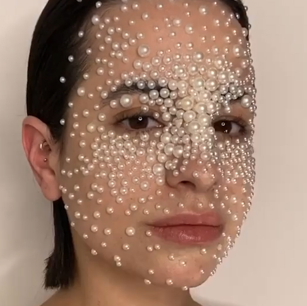 Beauty artist experiments with multi-dimensional looks - Yahoo Sports