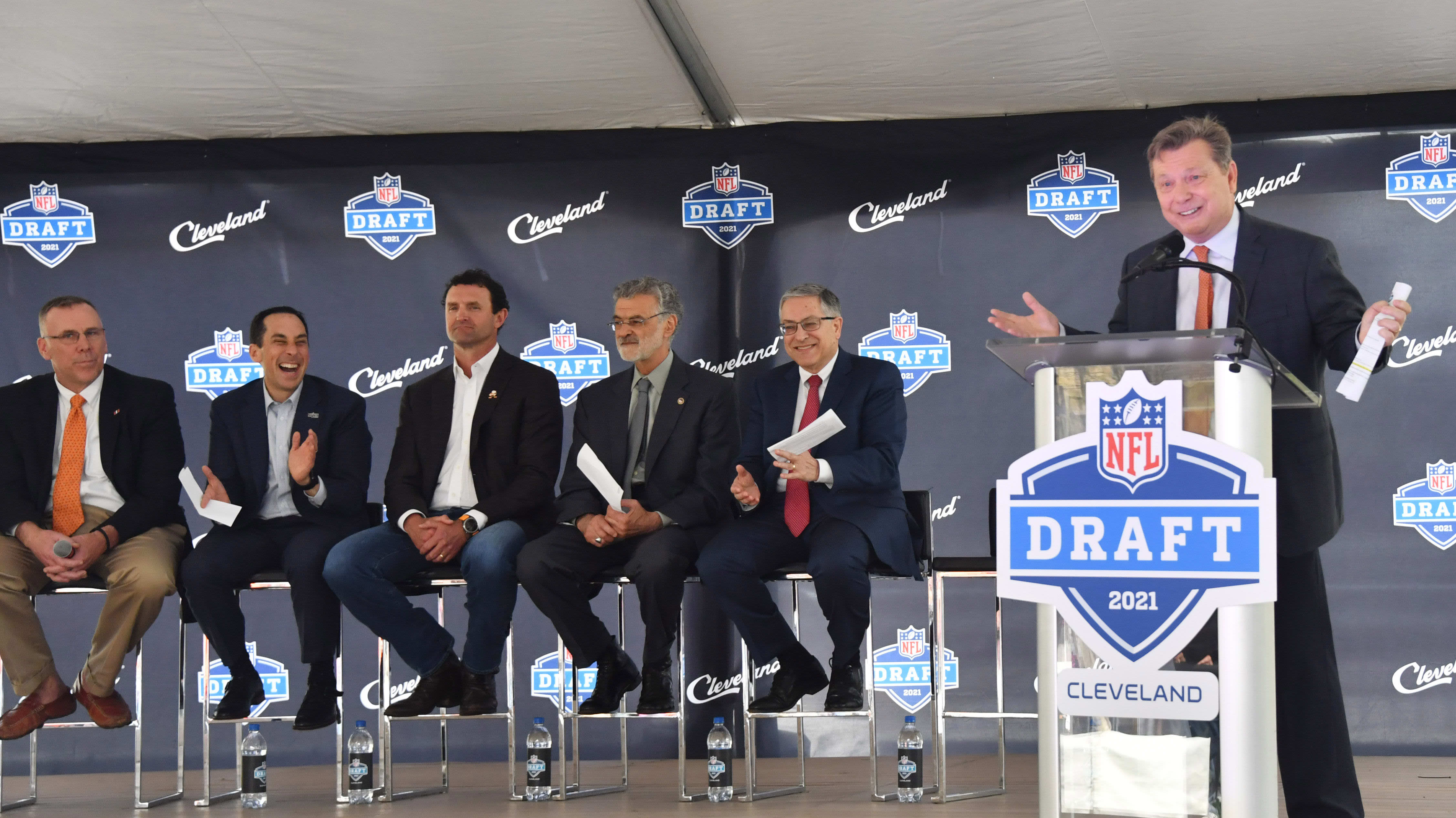 Commissioner Roger Goodell attends the NFL Shop at Draft ribbon News  Photo - Getty Images